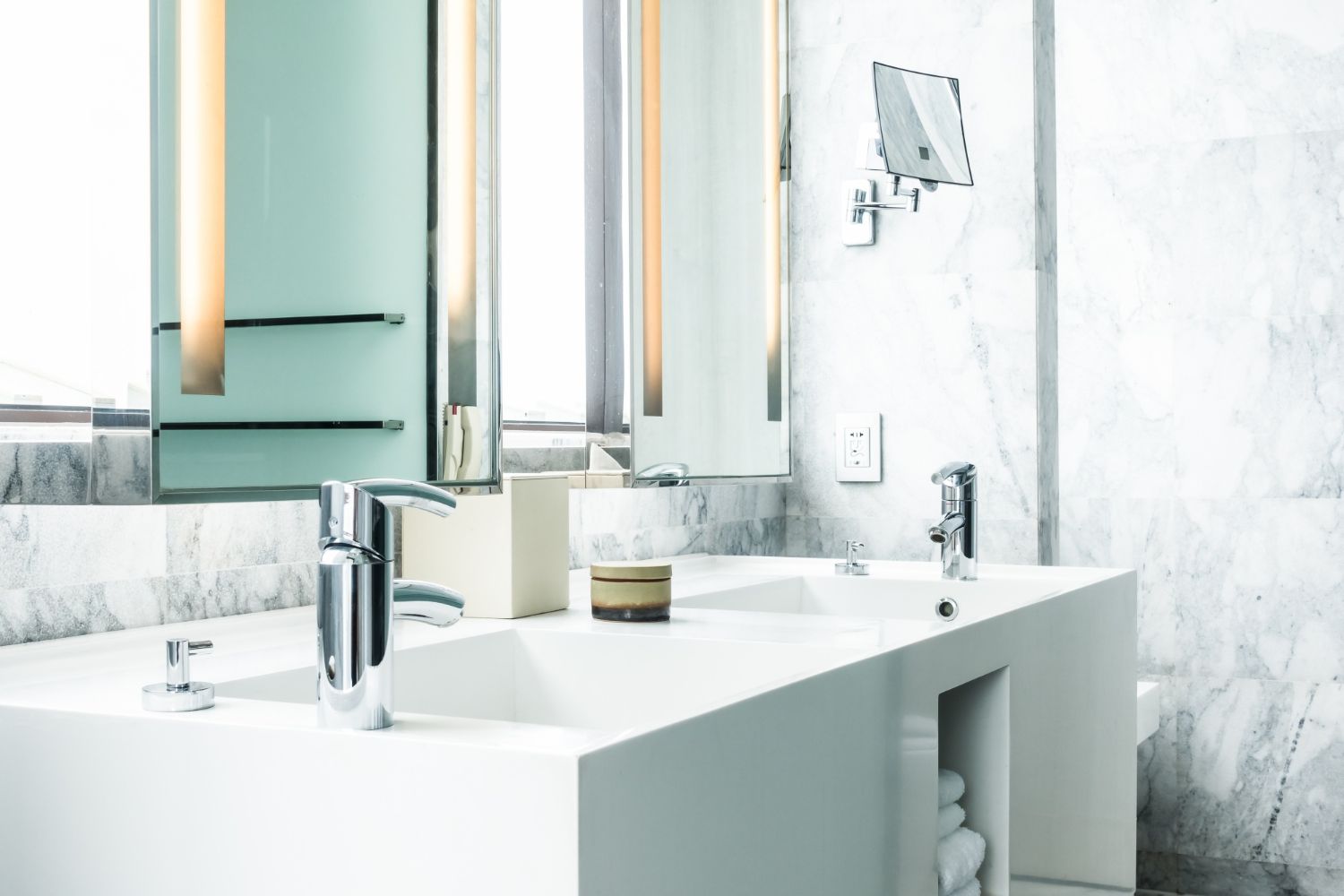 mobilier-baie-cu-lavoar-pe-blat